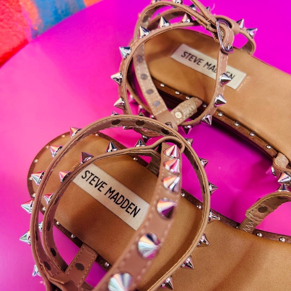 Steve Madden Women 7.5 Transport Sandals Tan Studded Ankle Strappy Gladiator EUC - Picture 6 of 9